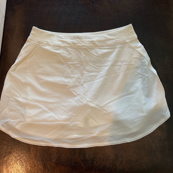 Outdoor Voiced The Exercise 3” Skort in White Size Small - Picture 2 of 4